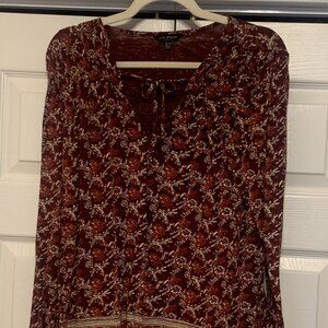 Super comfy and flattering Lucky Brand top, front tie XL
